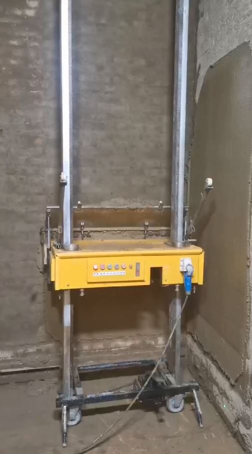 Plastering machine